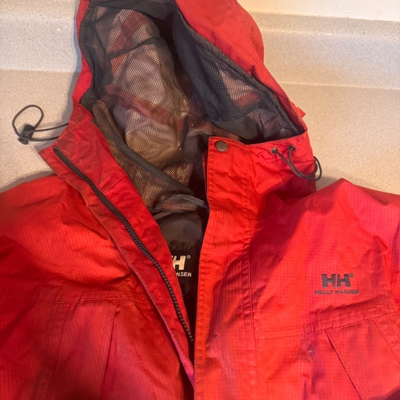 Experience warmth with Helly Hansen's vibrant red and charcoal jacket. Ideal for - Picture 2 of 12